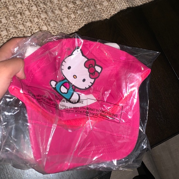 Hello kitty Face Hat - Picture 3 of 3